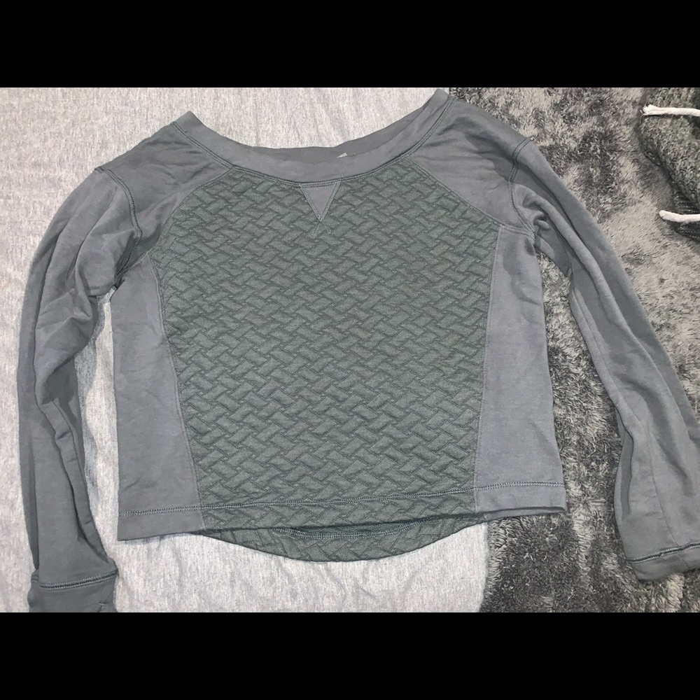 zella blueish/grayish sweatshirt w/ cute pattern